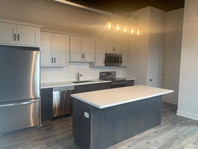 Cocina - 175 S Transit St