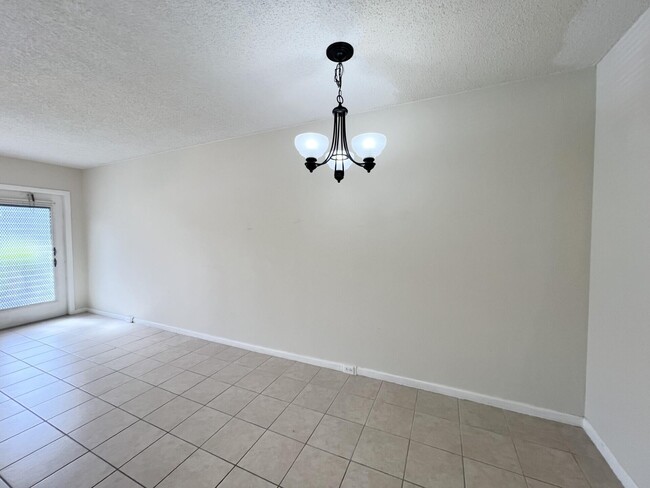 Building Photo - 170 Newport Dr