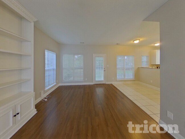 Foto del edificio - 4882 Aldridge Pl NW