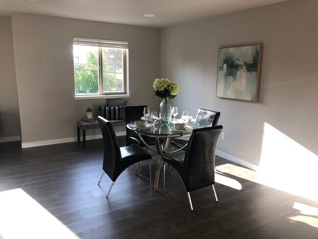 Building Photo - 4906 S Willow St