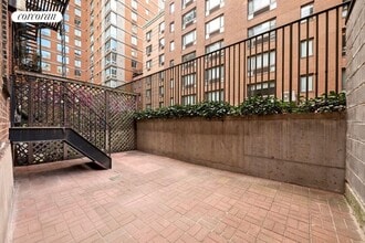 Building Photo - 316 W 51st St