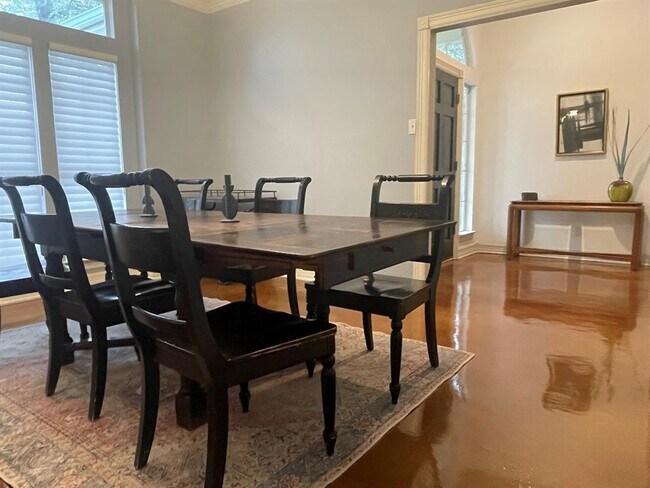 Foto del edificio - 641 Evergreen Ln