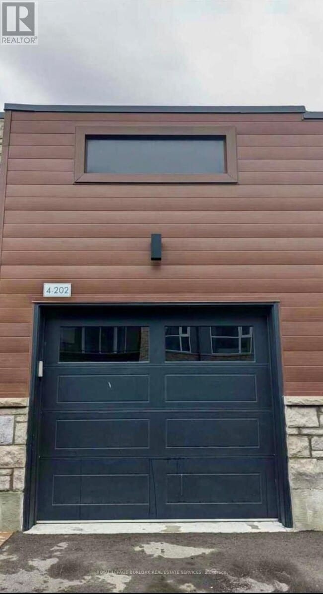 Building Photo - 2393 Bronte Rd