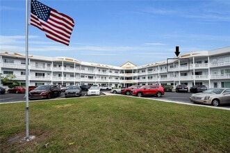 Building Photo - 2428 Columbia Dr