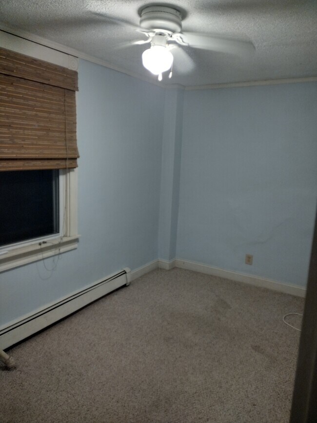 Small Bedroom - 41 Grant St