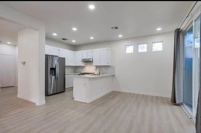 Foto del edificio - 11655 Compass Point Dr N