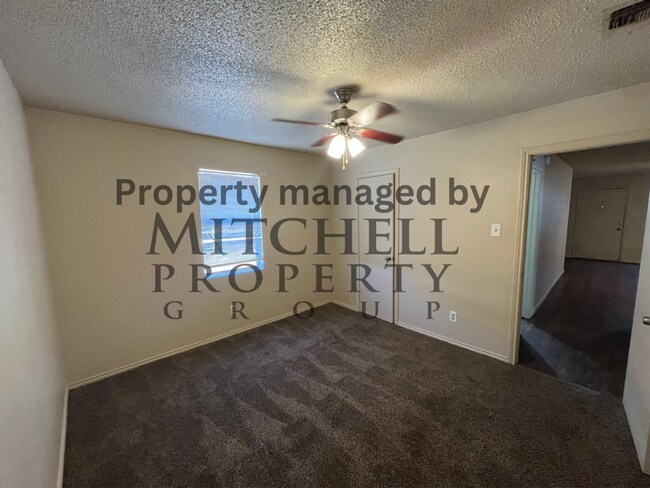 Building Photo - 2 bedroom 1 bath 1 car garage in Lubbock!