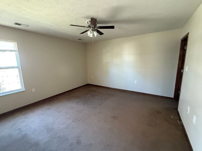 Building Photo - 530 Grainfield St