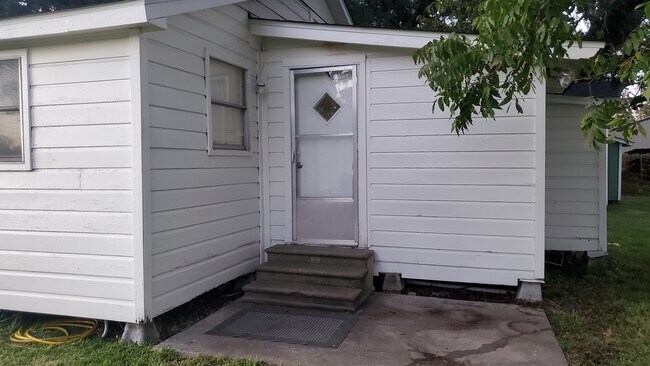 Side entry - 706 N Irwin St