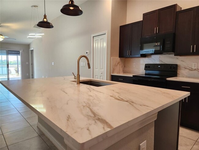 Building Photo - 872 Olive Conch St