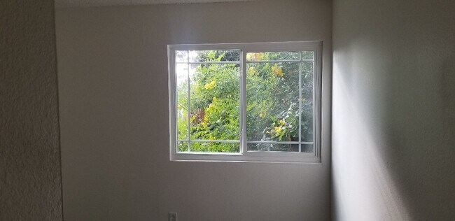Foto del edificio - 10636 Woodley Ave