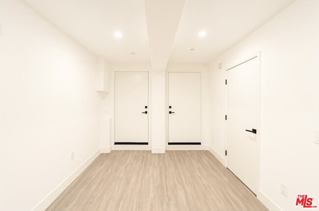 Building Photo - 4297 Tujunga Ave
