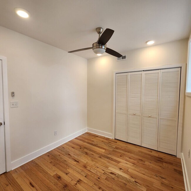 Building Photo - Fully renovated 2bedroom in brewerytown