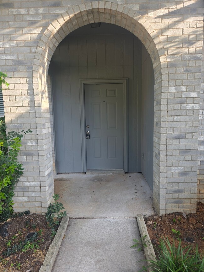 Building Photo - 3304 Sparta Dr