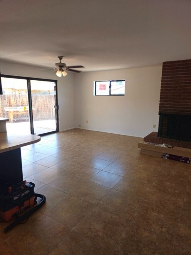 Building Photo - 4 bedroom in Tempe