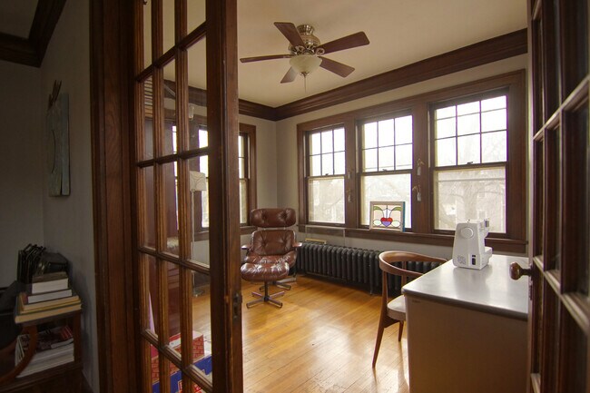 Foto del edificio - 817 Laurel Ave