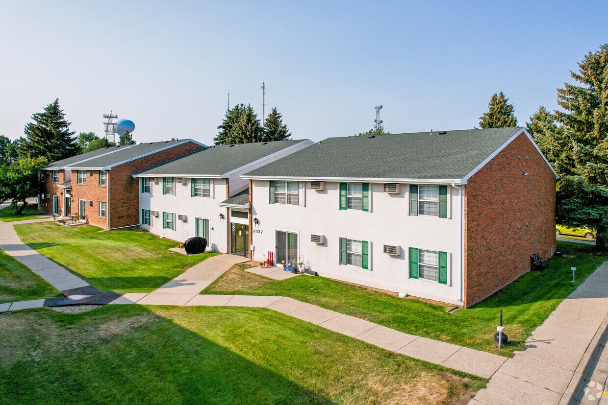 Primary Photo - Crestview Manor Apartments