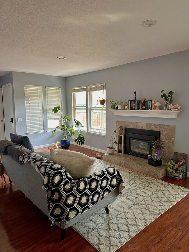 Building Photo - 273 S Newark Cir