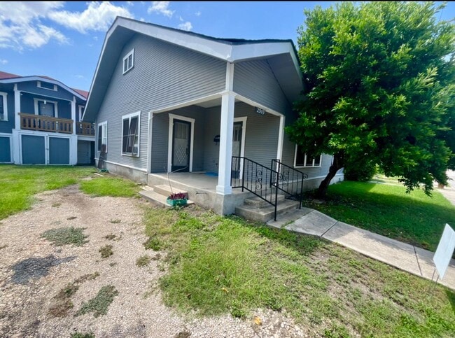 Photo - 2907 N Elmendorf St Apartment