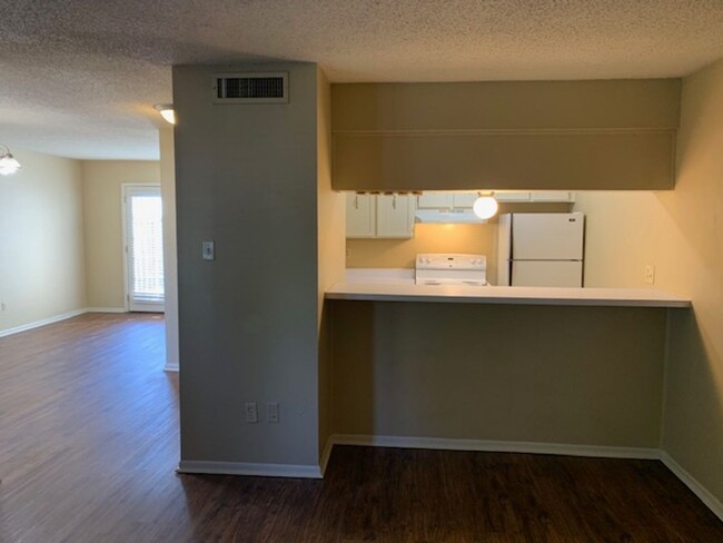 Foto del edificio - 1BD/1BA Condo located on the Germantown/Me...