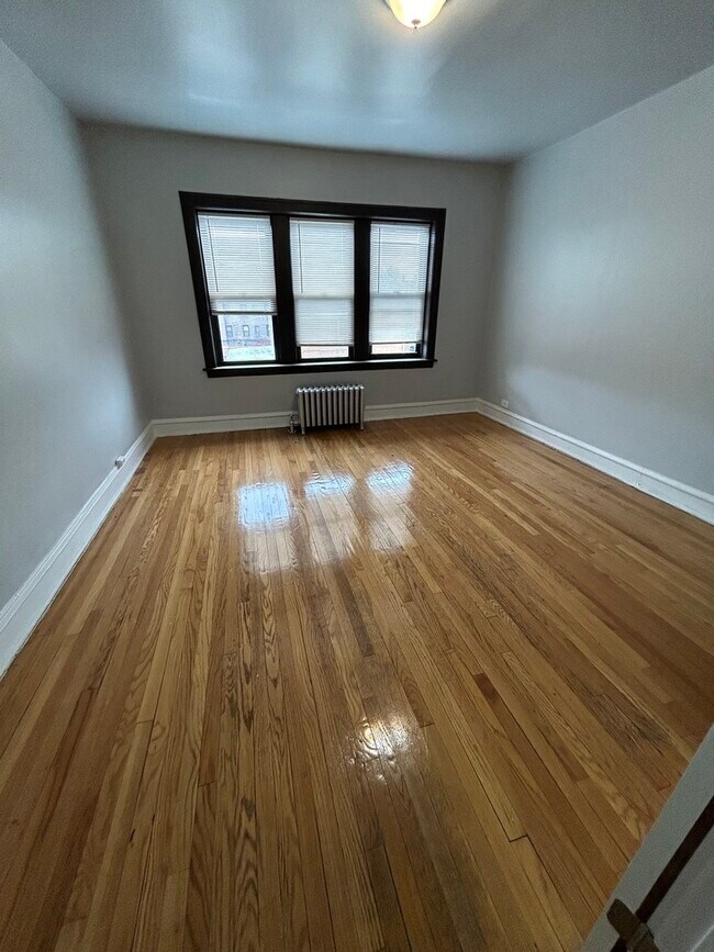 Building Photo - 1439 W 93rd St