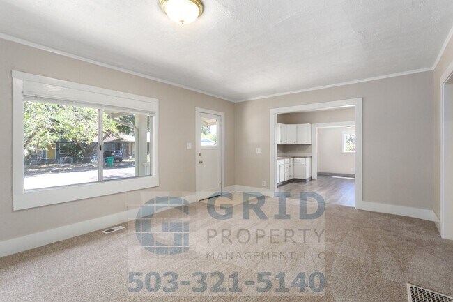 Building Photo - 2 Bedroom Home Available in Southeast Woodstock Area!