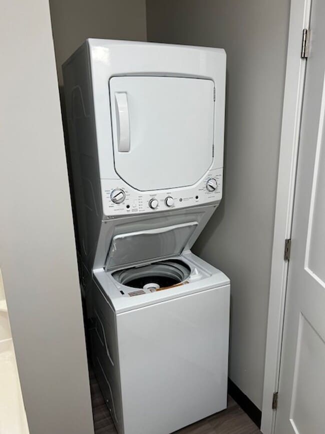 Interior Photo - Lofton