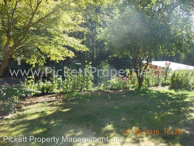Building Photo - 12880 Lake Shore Dr NW