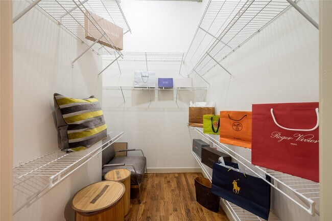 Foto del edificio - 4899 Montrose Blvd