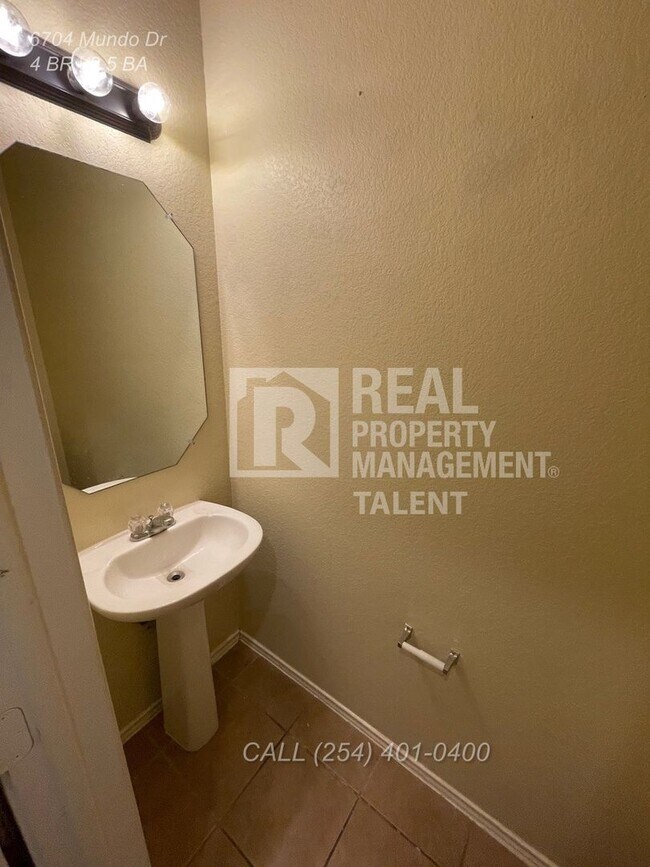 Building Photo - 2 Story, 4 Bedroom, Midway ISD, FOR RENT