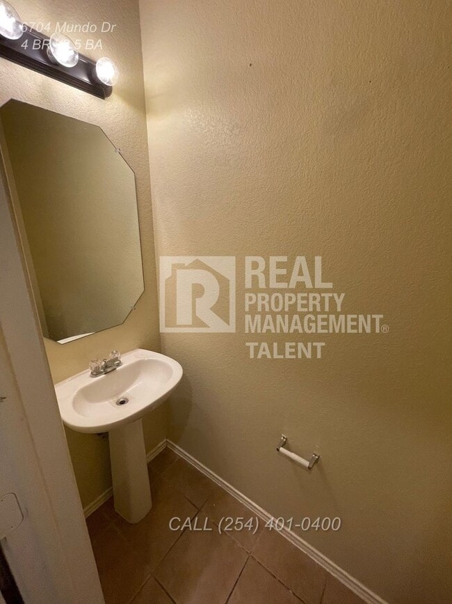 Foto del edificio - 2 Story, 4 Bedroom, Midway ISD, FOR RENT