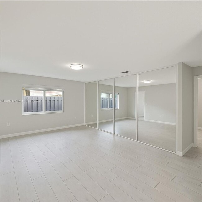 Building Photo - 2860 SW 32nd Ave