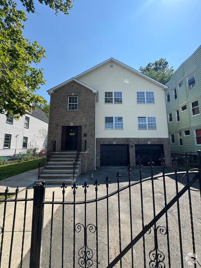 Building Photo - 17 9th Ave