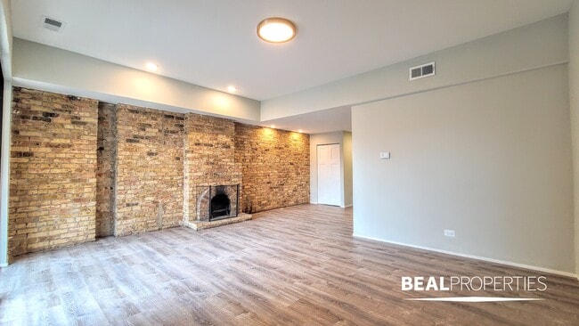 Building Photo - 604 W Surf St