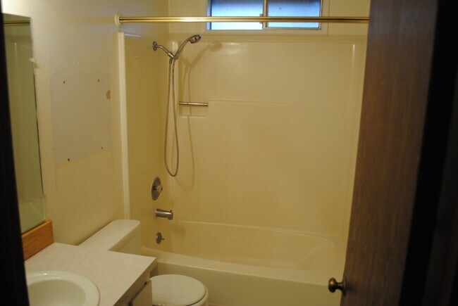 Building Photo - 112 Ridgemont Dr