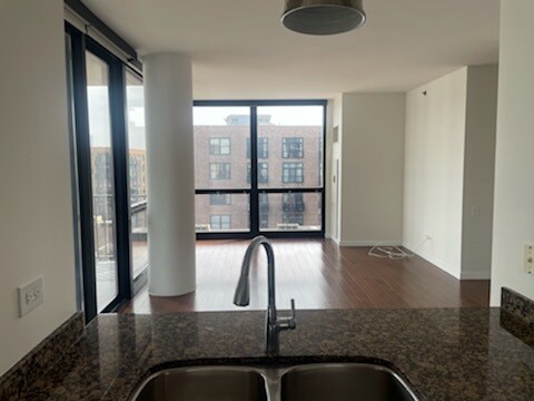 Building Photo - 210 S Desplaines St