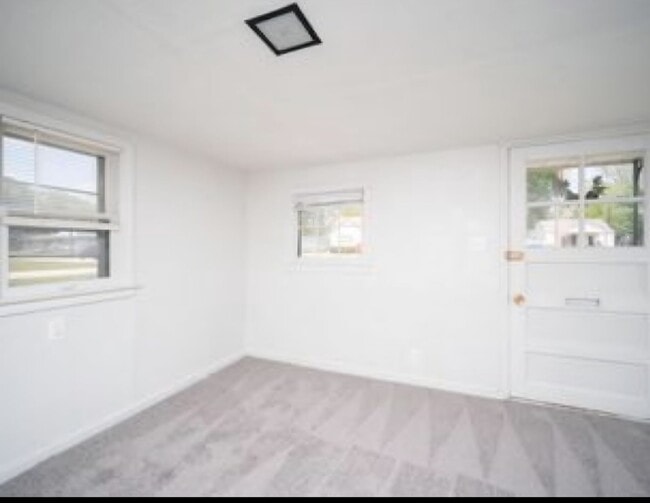 Building Photo - A nice 2 bedroom home