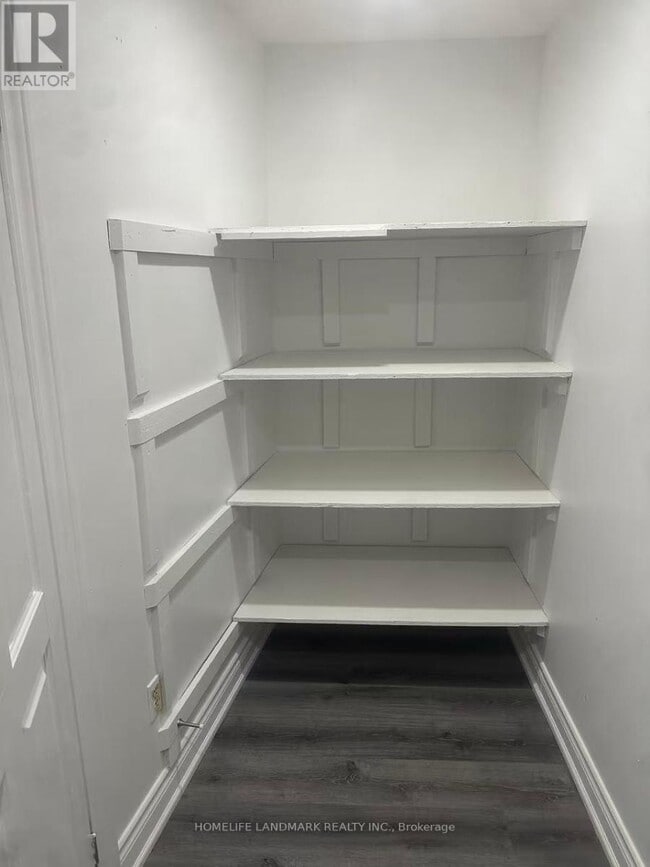 Building Photo - 92 King St W