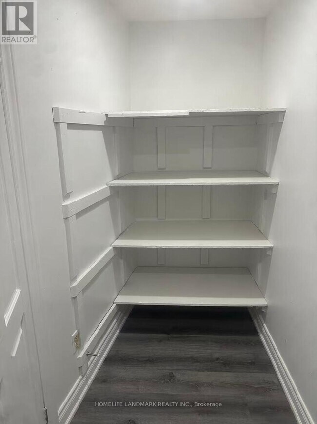 Photo du bâtiment - 92 King St W