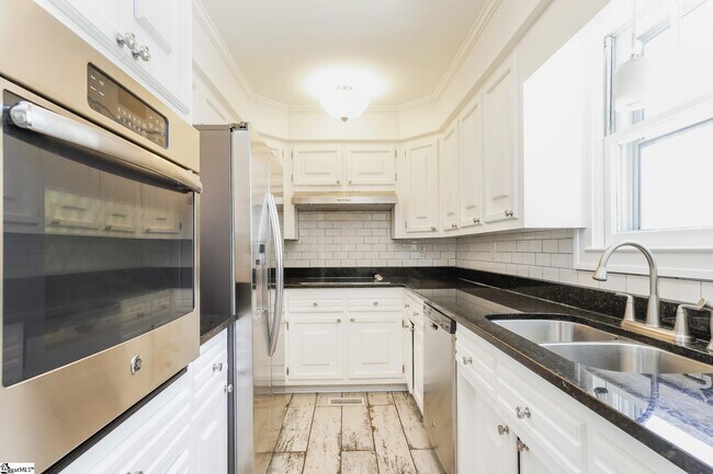 Building Photo - 103 E Blue Ridge Dr