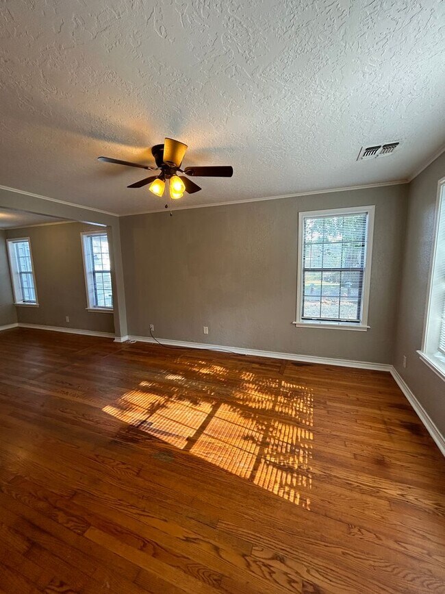 Foto del edificio - 1707 NW Oak Ave