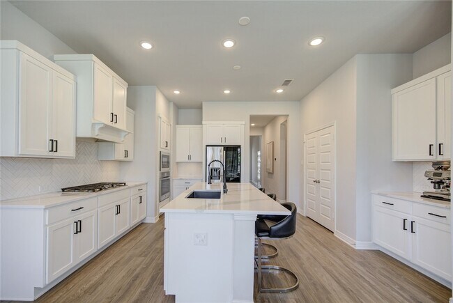 Building Photo - 4110 Sherman Oak Ln
