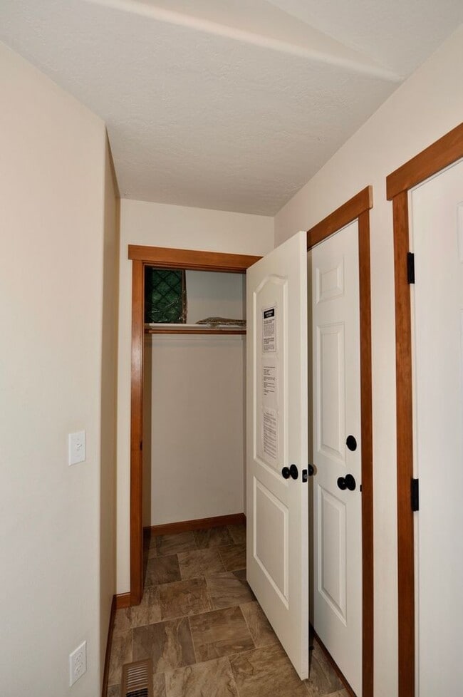 Foto del edificio - 3 bed 2 bath- Crown Pointe Neighborhood