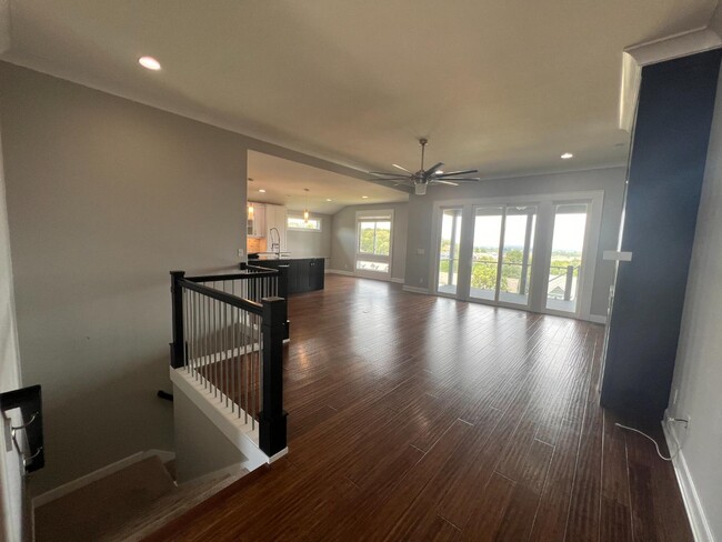 Building Photo - 627 N Daylily Dr