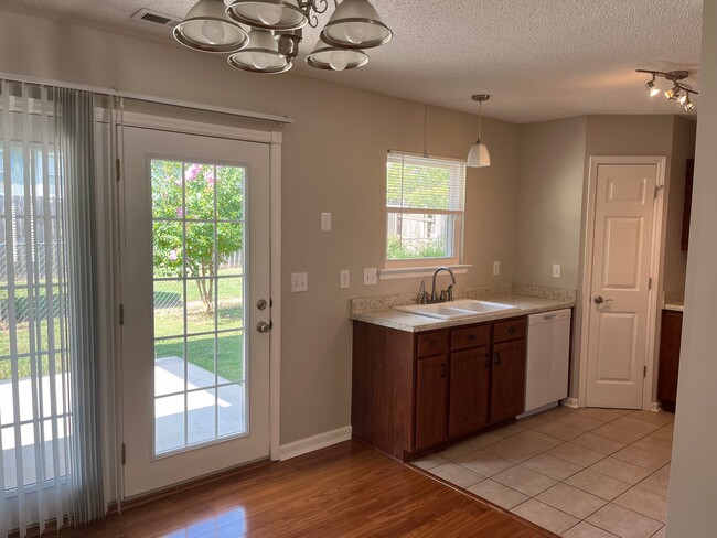 Kitchen/Dining area - 172 Sandy Hollow Dr NW