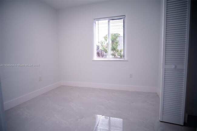 Foto del edificio - 2227 SW 17th St