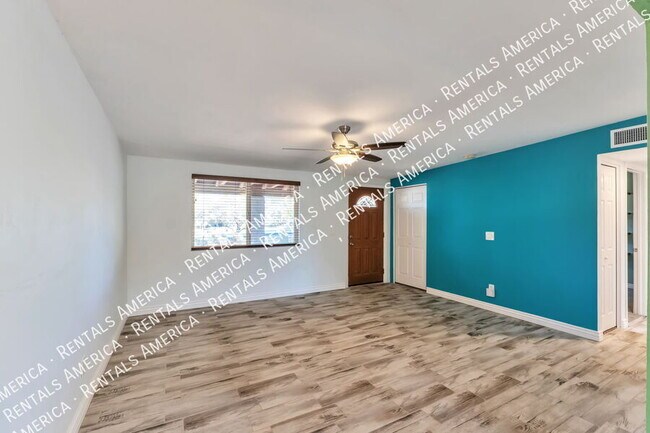 Foto del edificio - 330 E Mountain Vista Dr