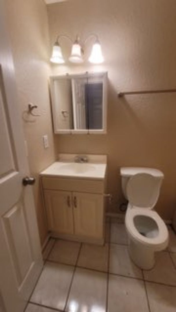 Foto del edificio - Two bedroom two bathroom townhome