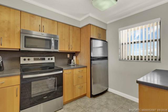 Building Photo - 9490 S Ocean Dr