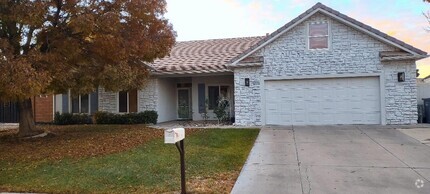 Building Photo - 893 Cantera Dr